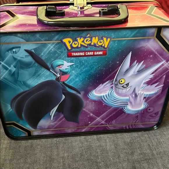 Pokemon Red and Blue Trading Card Tin with cards - Picture 3 of 4